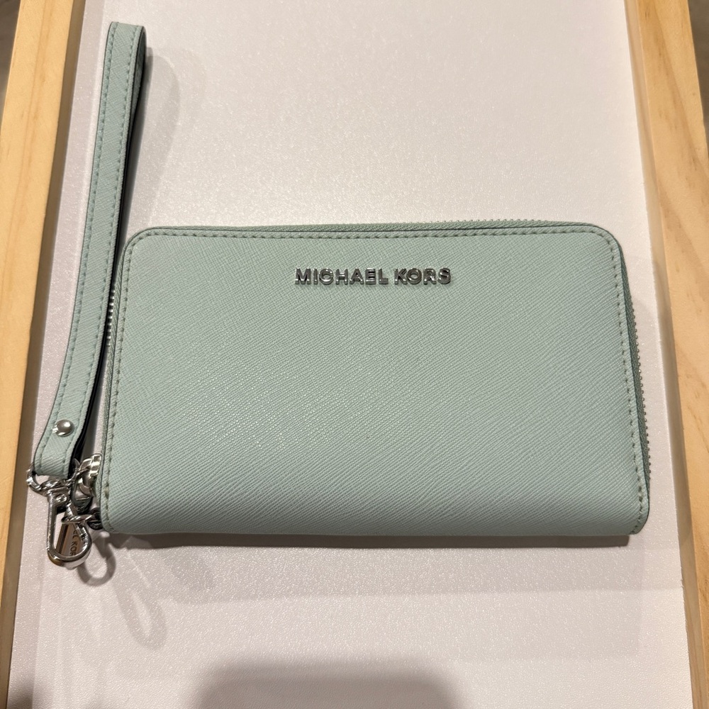 Michael Kors Jet Set Travel Wallet